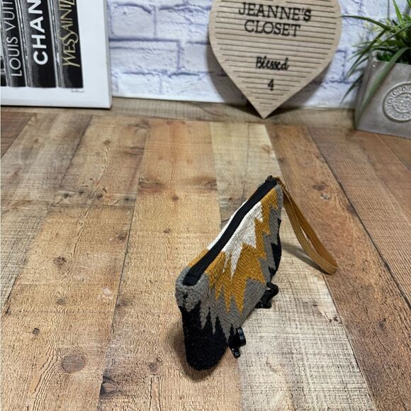 Panache collection WRISTLET - Picture 7 of 13